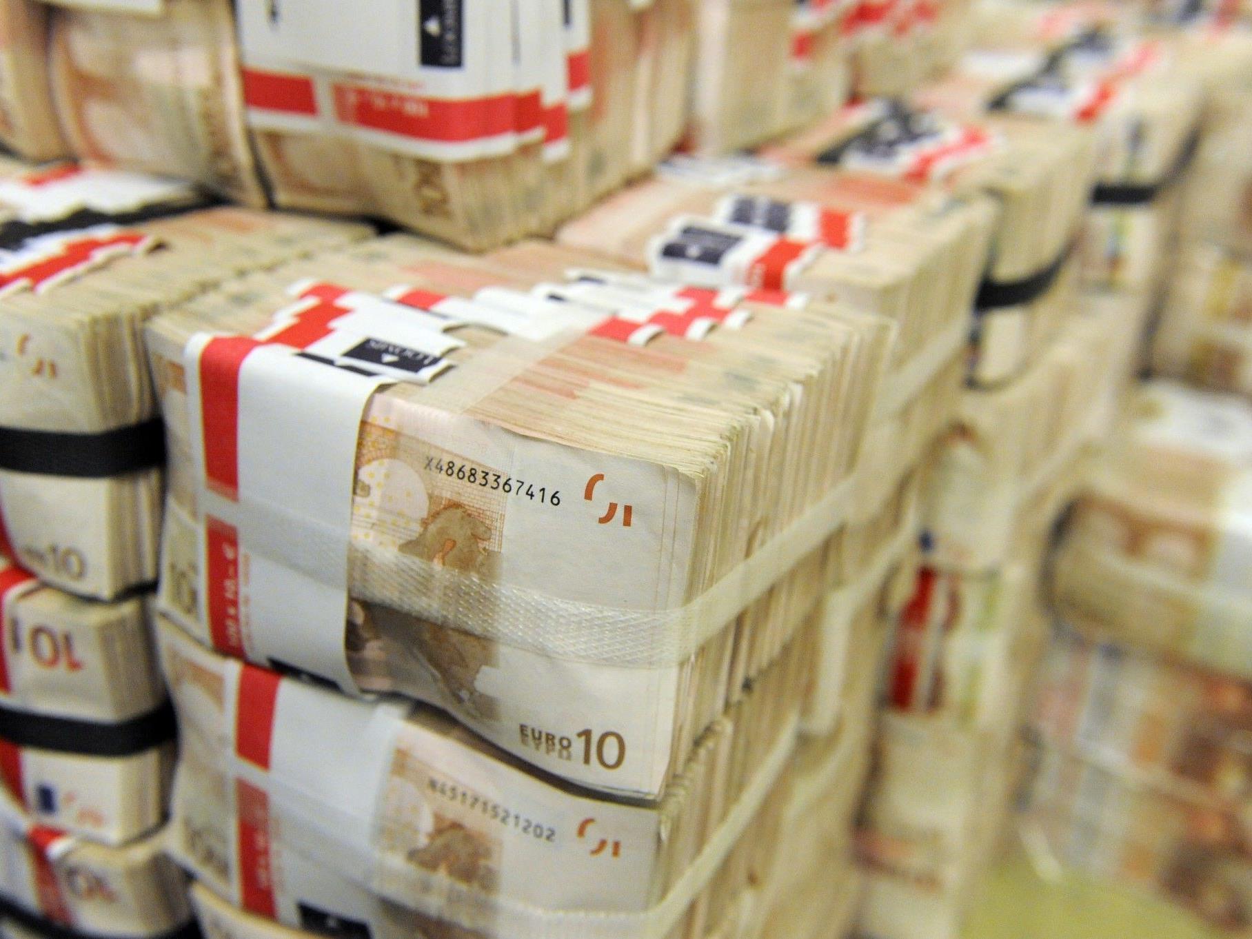 Bis zur Jahresmitte 2011 lag der Saldo aus den Einnahmen und Ausgaben des Bankenpaketes laut RH bereits mit 680 Mio. Euro im Minus.