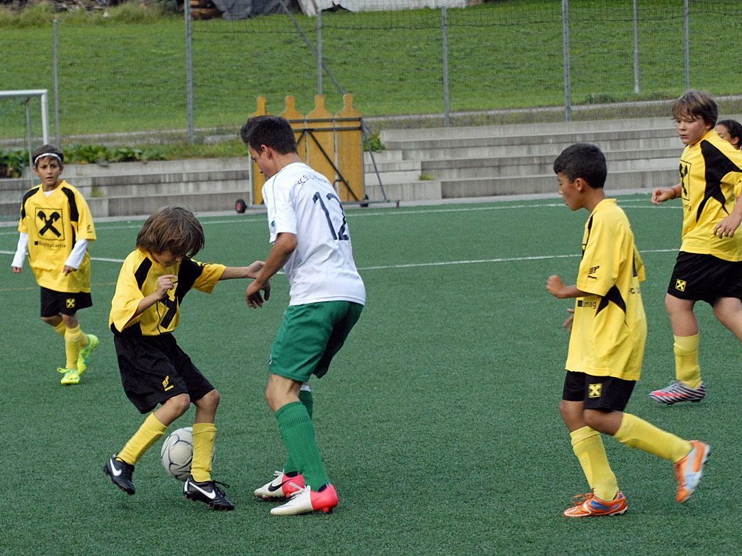 U13-Spiel auf dem Sportplatz in Gaschurn: SPG Montafon - FC Thüringen U13-Spiel auf dem Sportplatz in Gaschurn: SPG Montafon - FC Thüringen