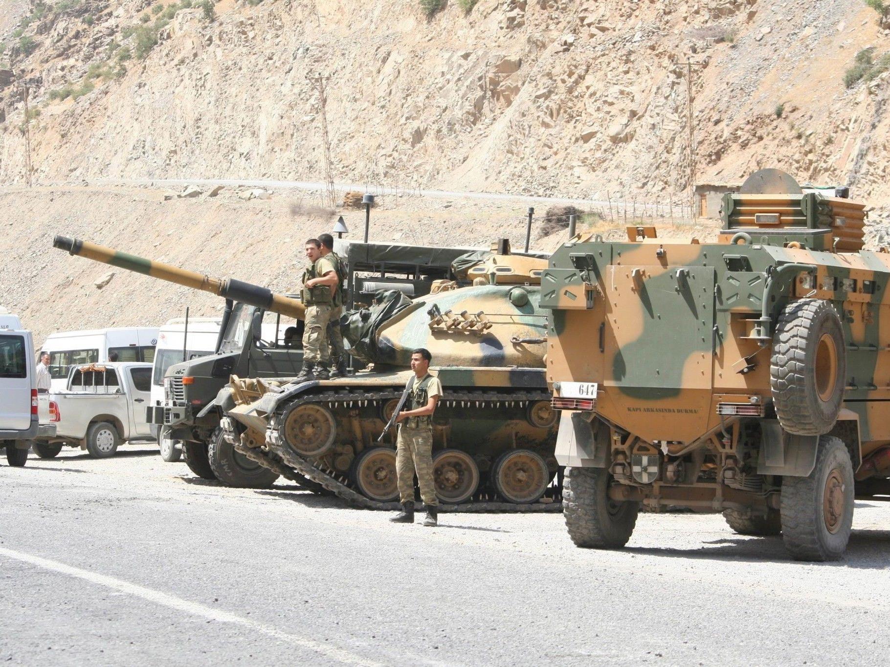 Türkisches Militär rückt vor - laut Behörden fast 80 Tote innerhalb weniger Tage.