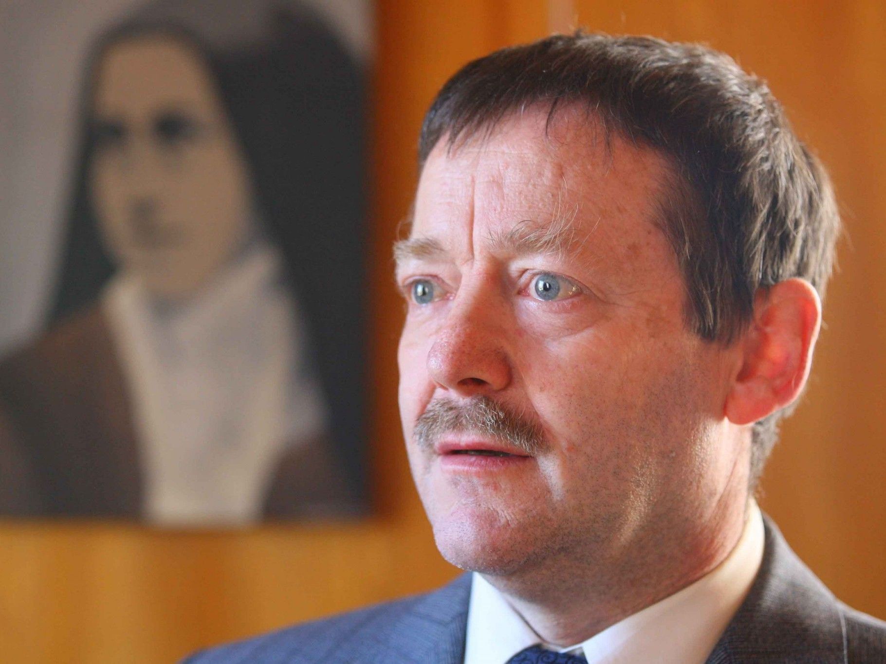 Pfarrer Ronald Waibel legt sein Priesteramt nieder. Pfarrer Ronald Waibel legt sein Priesteramt nieder.