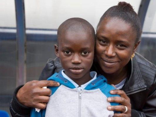 Fatoumata Jallow und ihr Sohn Ansumana haben große Solidarität erfahren. Jetzt hoffen sie auf eine positive Entscheidung der Behörden.