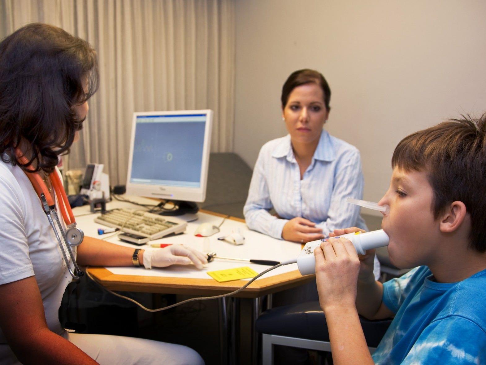 US-Forscher: Durch Einnahme von Asthma-Spray als Erwachsener durchschnittlich 1,2 Zentimeter kleiner.