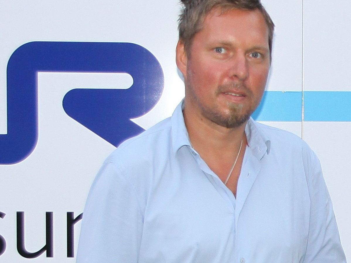 Schöne Geste von RW Rankweil Präsident Ulli Bischoff an den Jubilar Viktoria Bregenz. Schöne Geste von RW Rankweil Präsident Ulli Bischoff an den Jubilar Viktoria Bregenz.