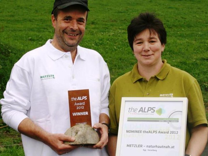 Ingo und Melitta Metzler mit dem „theALPS Award“, mit dem die Trophäensammlung heuer abgerundet wurde. Ingo und Melitta Metzler mit dem „theALPS Award“, mit dem die Trophäensammlung heuer abgerundet wurde.