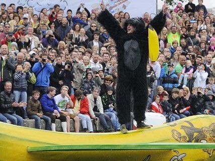 Jubeln konnte beim Red Bull Flugtag schon, wer nicht direkt ins Wasser stürzte. Jubeln konnte beim Red Bull Flugtag schon, wer nicht direkt ins Wasser stürzte.