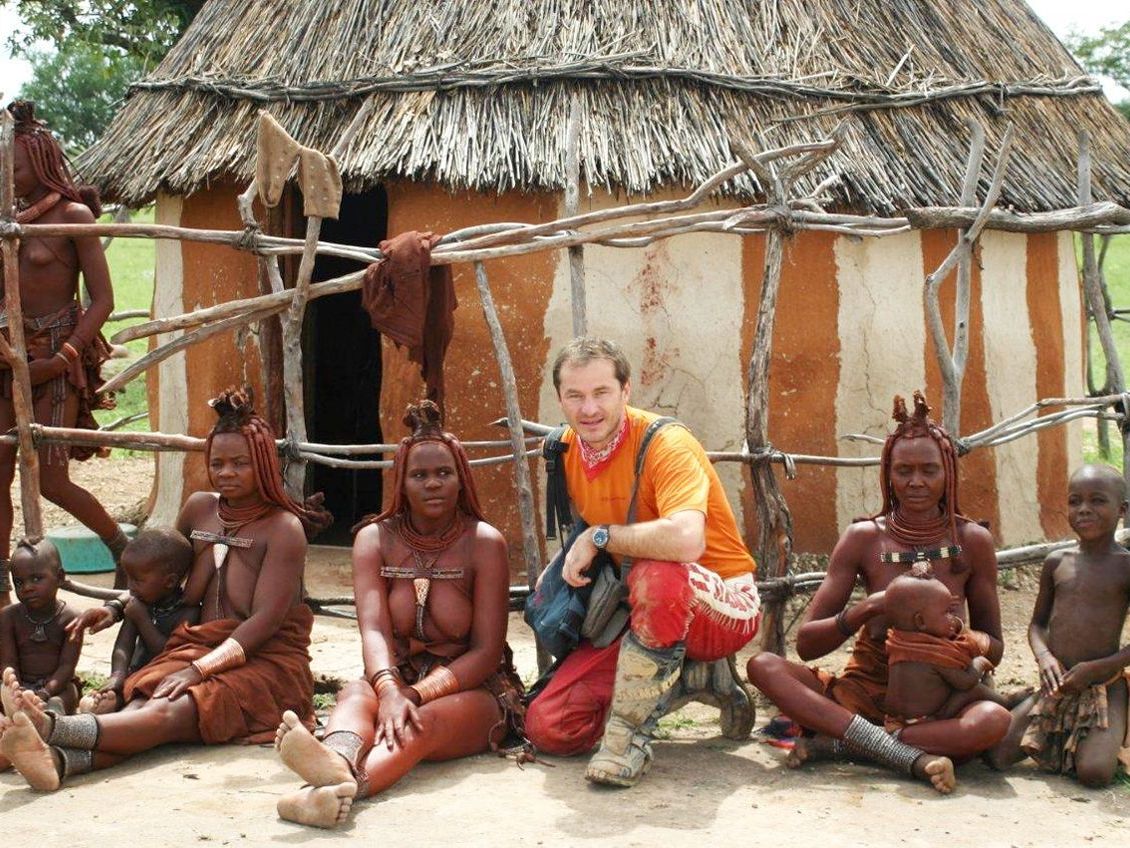 Franz Rath während einer seiner Reisen abseits der Touristenrouten in Afrika Franz Rath während einer seiner Reisen abseits der Touristenrouten in Afrika