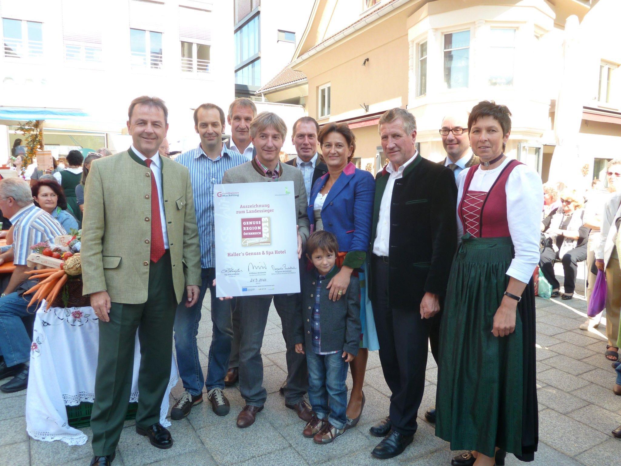 LR Schwärzler gratuliert Haller's Genuss & Spa Hotel zum Landessieg.
