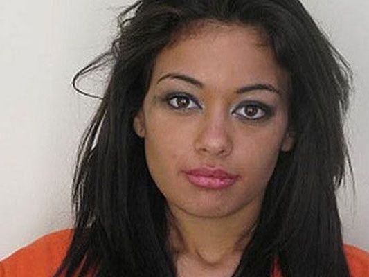 Wie gut würde diese Frau wohl gewaschen und gekämmt aussehen? Wie gut würde diese Frau wohl gewaschen und gekämmt aussehen?