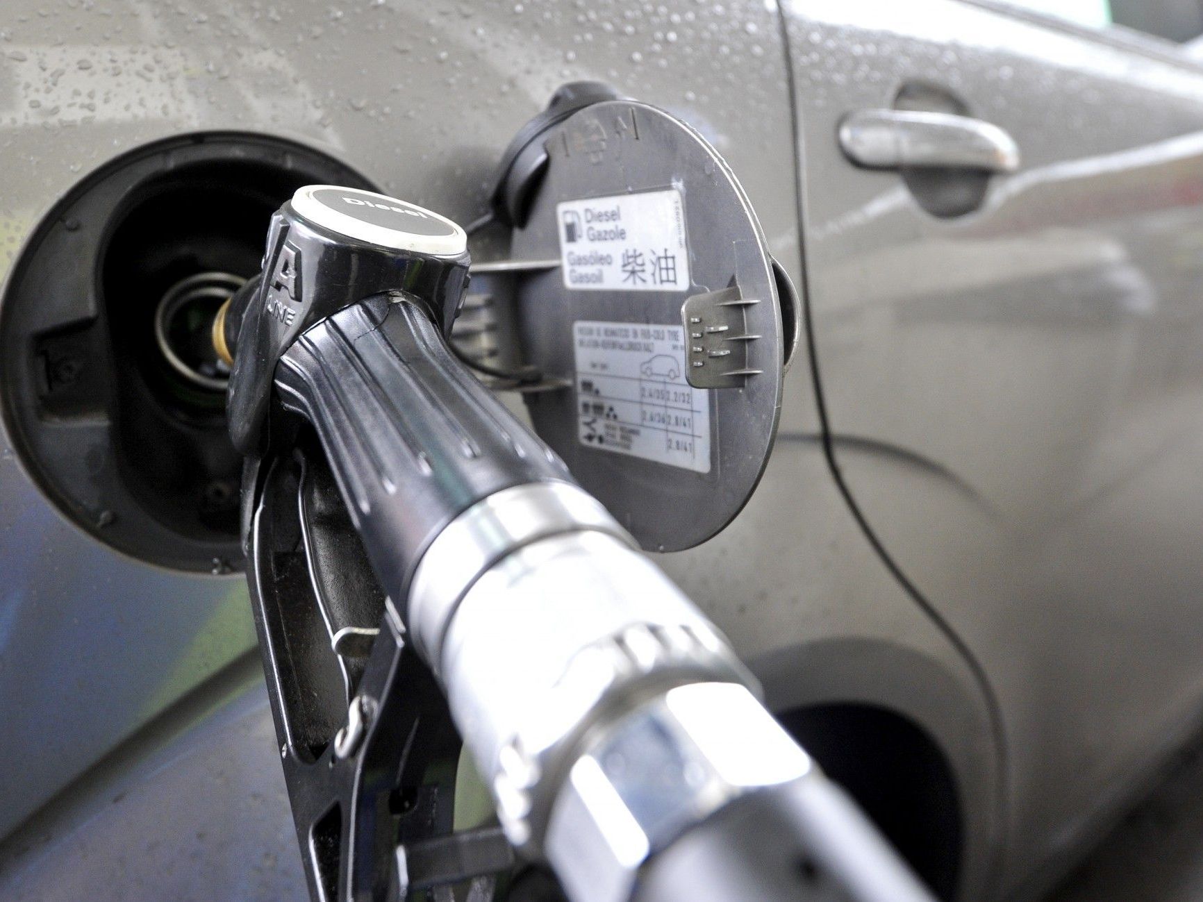 Diesel auf Rekordhoch, Eurosuper ist ihm dicht auf den Fersen: Die Spritpreise drohen zu explodieren. Diesel auf Rekordhoch, Eurosuper ist ihm dicht auf den Fersen: Die Spritpreise drohen zu explodieren.