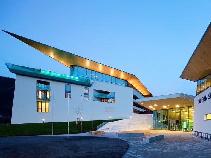 Tauern Spa: Vom gletscher geht es direkt in die Therme. Tauern Spa: Vom gletscher geht es direkt in die Therme.