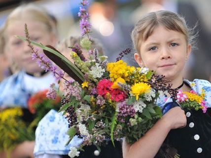 Am 9. September trägt ganz Niederösterreich Trachtenmode am "Dirndlgwandsonntag". Am 9. September trägt ganz Niederösterreich Trachtenmode am "Dirndlgwandsonntag".