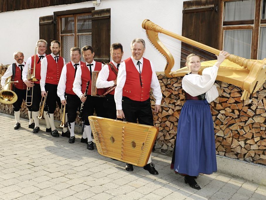 Die Muntafuner Tanzbodamusig begeistert immer wieder ZuhörerInnen aus dem In- und Ausland. Die Muntafuner Tanzbodamusig begeistert immer wieder ZuhörerInnen aus dem In- und Ausland.