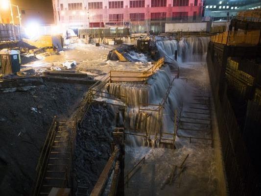 Der Ground Zero in New York steht unter Wasser.