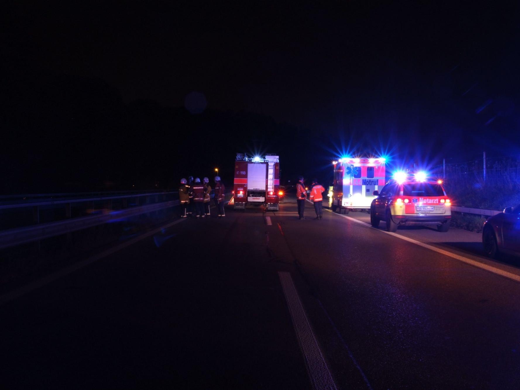 Die Schweizer Polizei musst die Autobahn nach dem tödlichen Unfall sperren.
