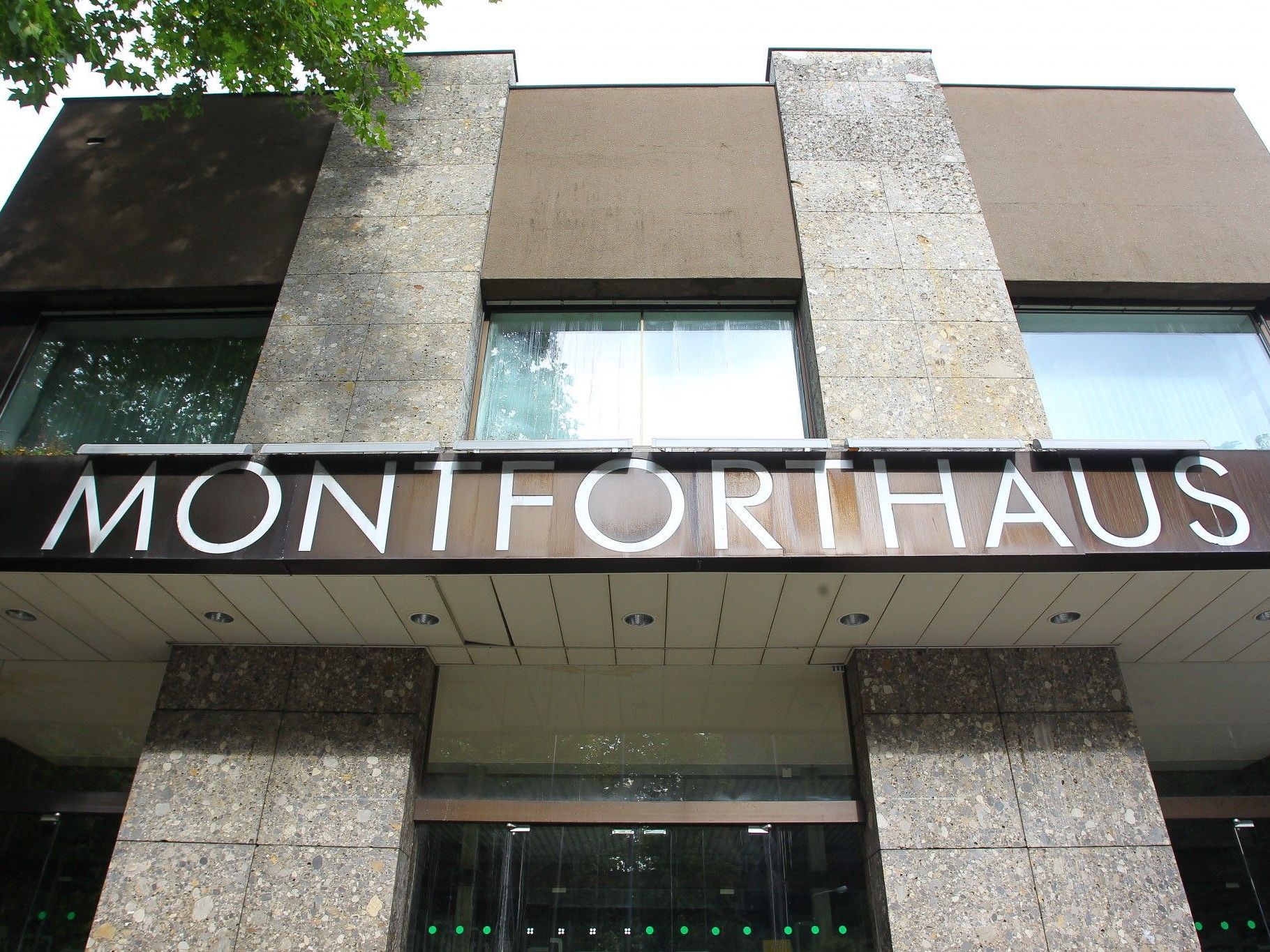 Der Spatenstich zum neuen Montforthaus ist erfolgt. Der Spatenstich zum neuen Montforthaus ist erfolgt.