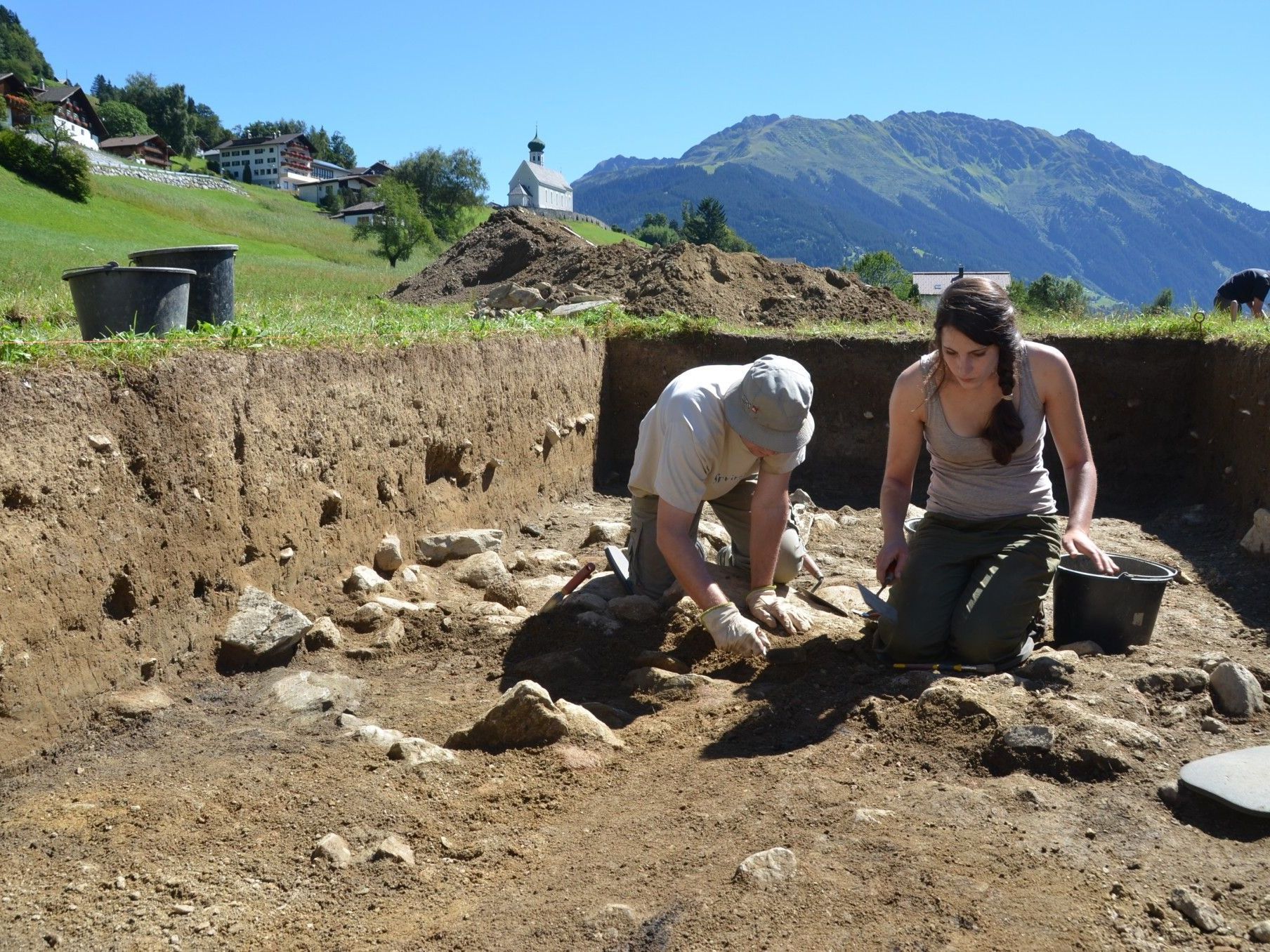 Die Ausgrabungen auf der "Dünglers Ebni" am Bartholomäberg im Montafon (Vorarlberg) wurden im Sommer 2012 von der Göthe-Universität in Frankfurt unter der Leitung von Prof. Dr. Rüdiger Krause durchgeführt. Die Ausgrabungen auf der "Dünglers Ebni" am Bartholomäberg im Montafon (Vorarlberg) wurden im Sommer 2012 von der Göthe-Universität in Frankfurt unter der Leitung von Prof. Dr. Rüdiger Krause durchgeführt.