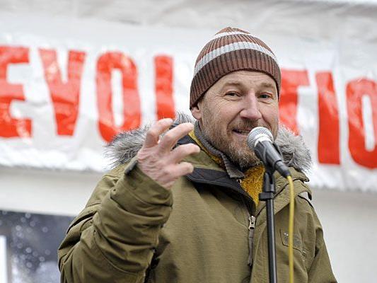 "Wutbürger" Roland Düringer zeigte sich zuletzt oft gesellschaftskritisch - wie bei der Occupy Vienna-Veranstaltung "Wutbürger" Roland Düringer zeigte sich zuletzt oft gesellschaftskritisch - wie bei der Occupy Vienna-Veranstaltung