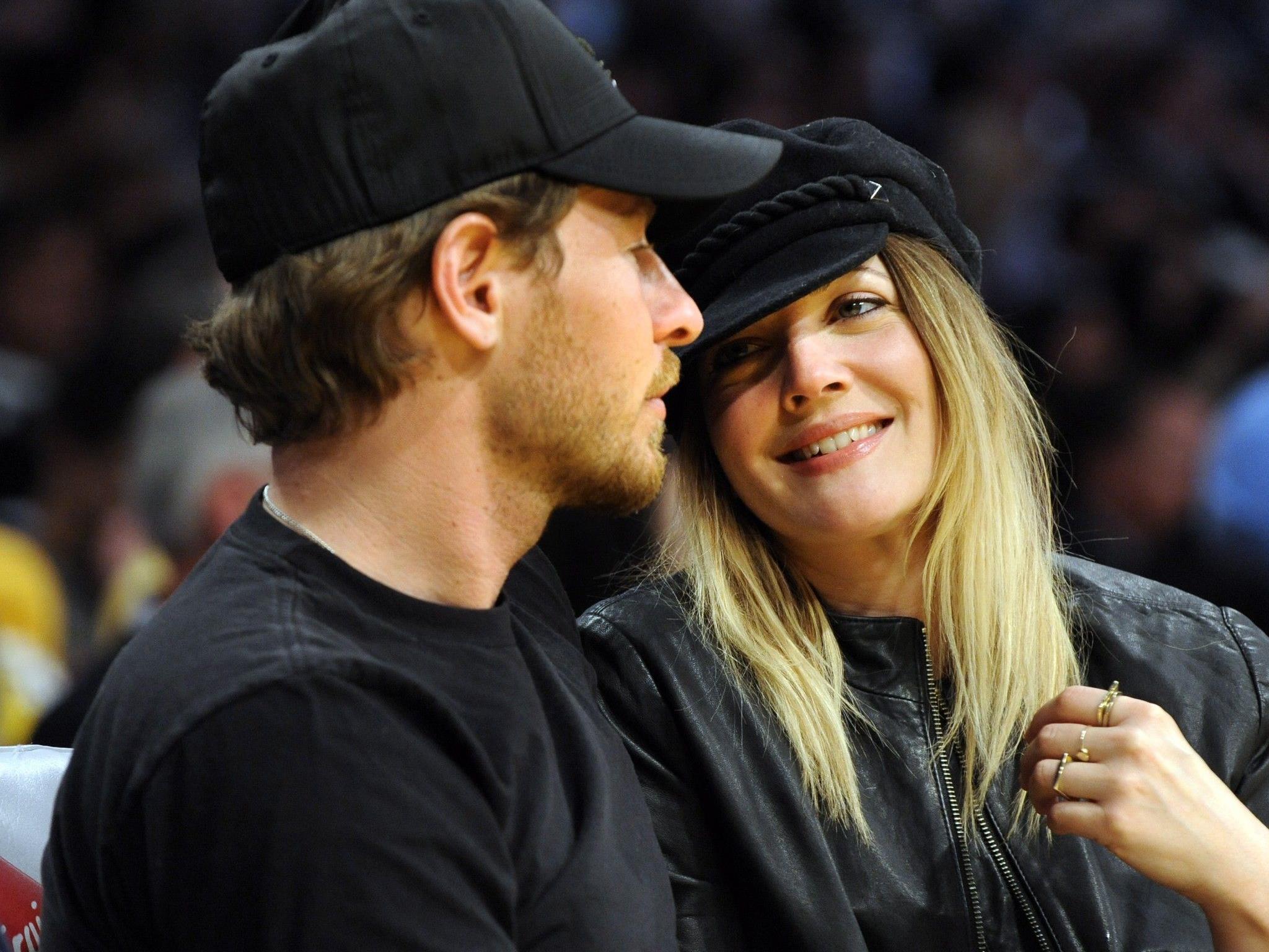 Seit Juni ist Drew Barrymore mit dem Kunsthändler Will Kopelman verheiratet. Seit Juni ist Drew Barrymore mit dem Kunsthändler Will Kopelman verheiratet.