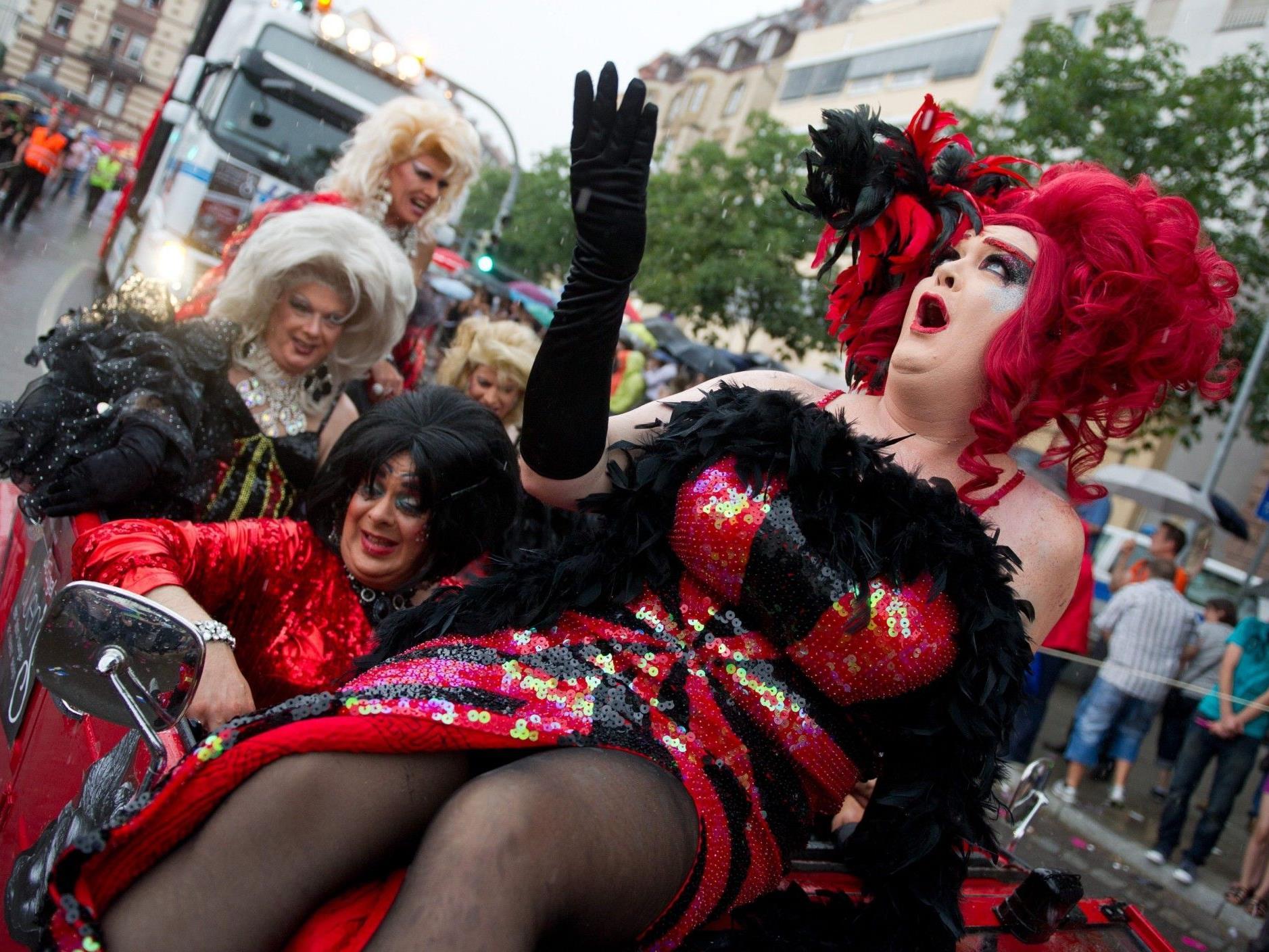 Stimmung beim Christopher Street Day 2012 in Stuttgart.