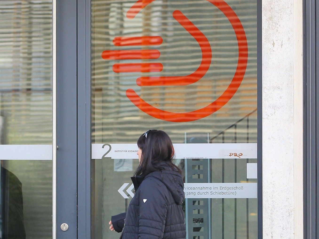 Rund 30.000 Klienten nutzen jährlich 60 IfS-Beratungsangebote Rund 30.000 Klienten nutzen jährlich 60 IfS-Beratungsangebote