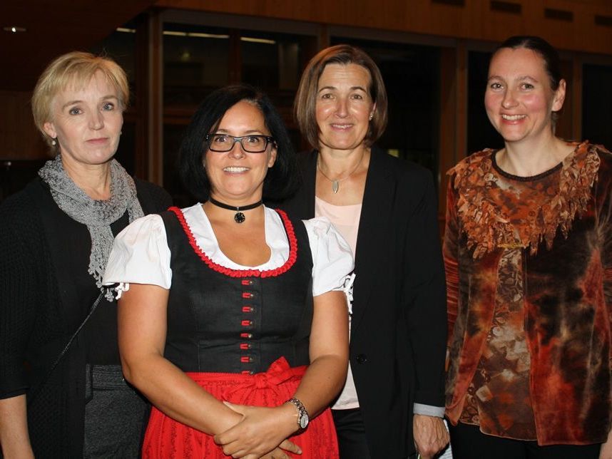 Die vier Bereichsleiterinnen der VHS Bregenzerwald: Gertrud Jackel, Helma Schneider, Christine Felder-Lang und Nadja Walch-Egle Die vier Bereichsleiterinnen der VHS Bregenzerwald: Gertrud Jackel, Helma Schneider, Christine Felder-Lang und Nadja Walch-Egle