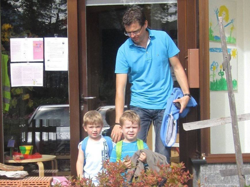 Zu Fuß statt mit dem Auto vom Kindergarten nach Hause hieß die Devise in den Nenzinger Kindergärten. Zu Fuß statt mit dem Auto vom Kindergarten nach Hause hieß die Devise in den Nenzinger Kindergärten.