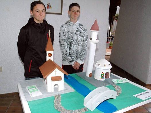 Herausragende Arbeit: Steve und Jonas mit ihrer "Kulturbrücke". Herausragende Arbeit: Steve und Jonas mit ihrer "Kulturbrücke".