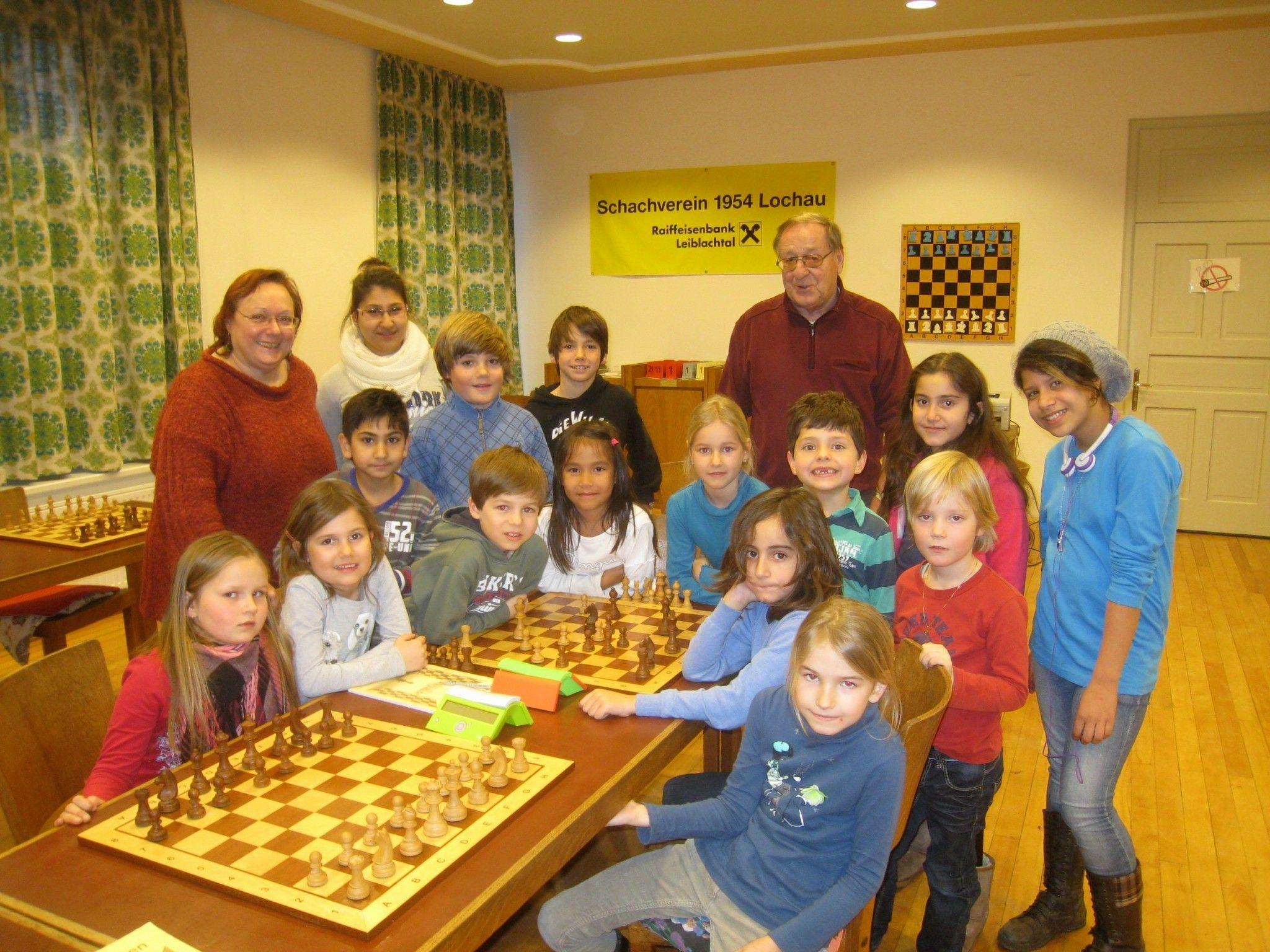 Dieser Schachkurs mit Helene Mira und Hans Rigg macht allen Kindern sehr viel Spaß.