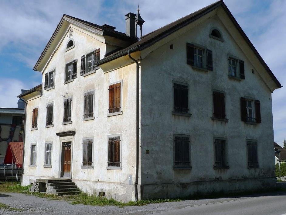 Im ehemaligen Armenhaus in Muntlix könnten sechs Wohnungen entstehen.