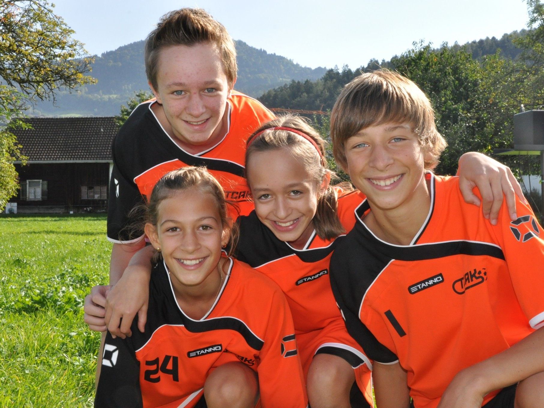 Die sozial engagierte „TCAK-Crew" (Tobias, Clemens, Anna, Katja) Die sozial engagierte „TCAK-Crew" (Tobias, Clemens, Anna, Katja)