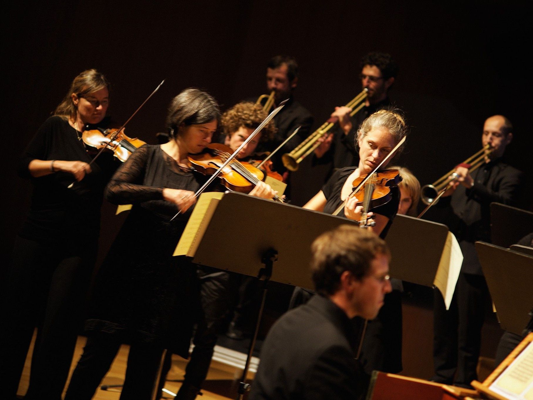 Blick in die Streichergruppe mit Cembalist Johannes Hämmerle. Blick in die Streichergruppe mit Cembalist Johannes Hämmerle.