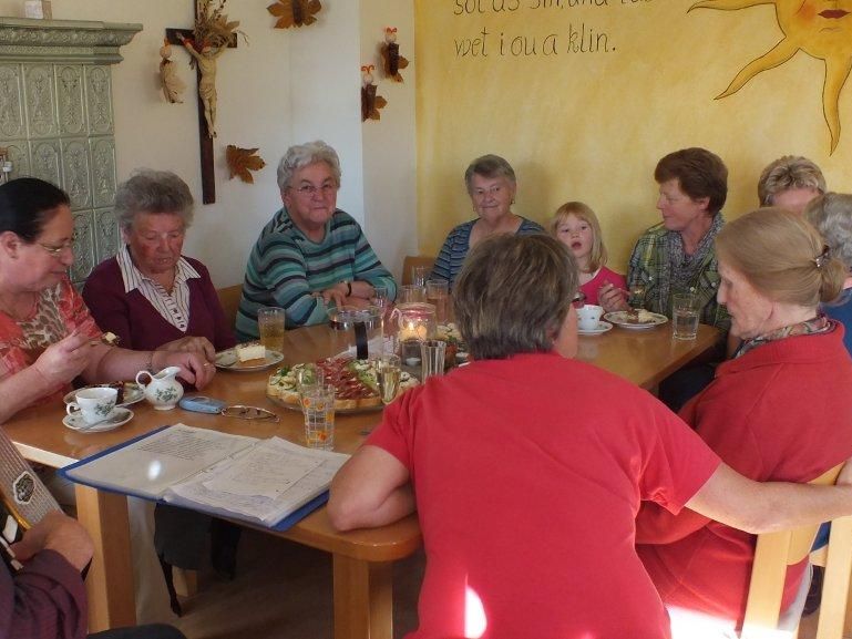 Gemütliche Atmosphäre beim Tag der offen Tür im Wohnhaus. Gemütliche Atmosphäre beim Tag der offen Tür im Wohnhaus.