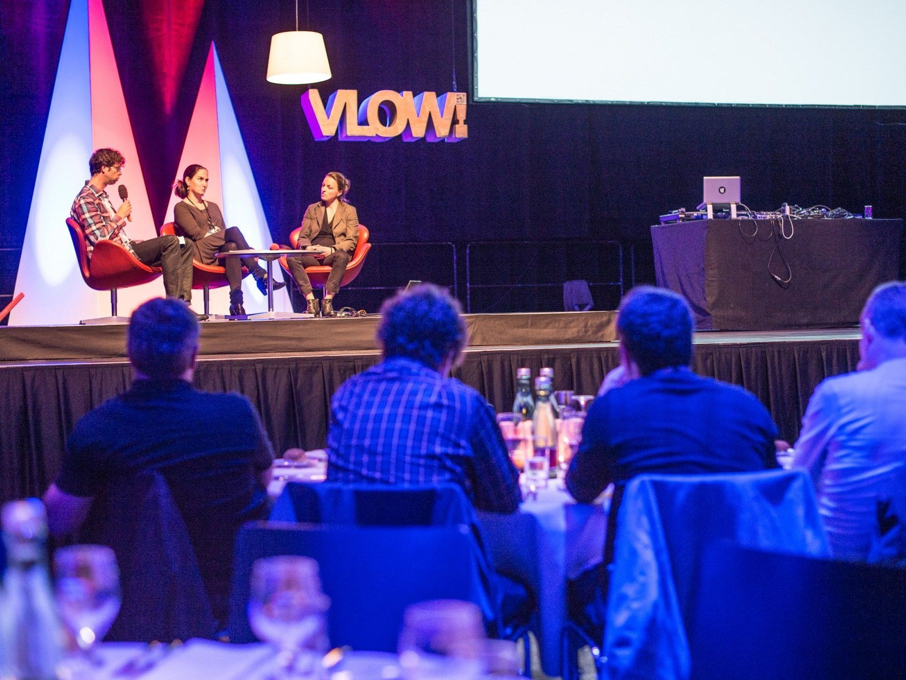 Bei der VLOW!Night am Freitagabend erhielten die Kongressteilnehmer einen Einblick in das Rohrschacher Projekt „Stadt als Bühne“ und nützten die Gelegenheit zum Kennenlernen. Bei der VLOW!Night am Freitagabend erhielten die Kongressteilnehmer einen Einblick in das Rohrschacher Projekt „Stadt als Bühne“ und nützten die Gelegenheit zum Kennenlernen.