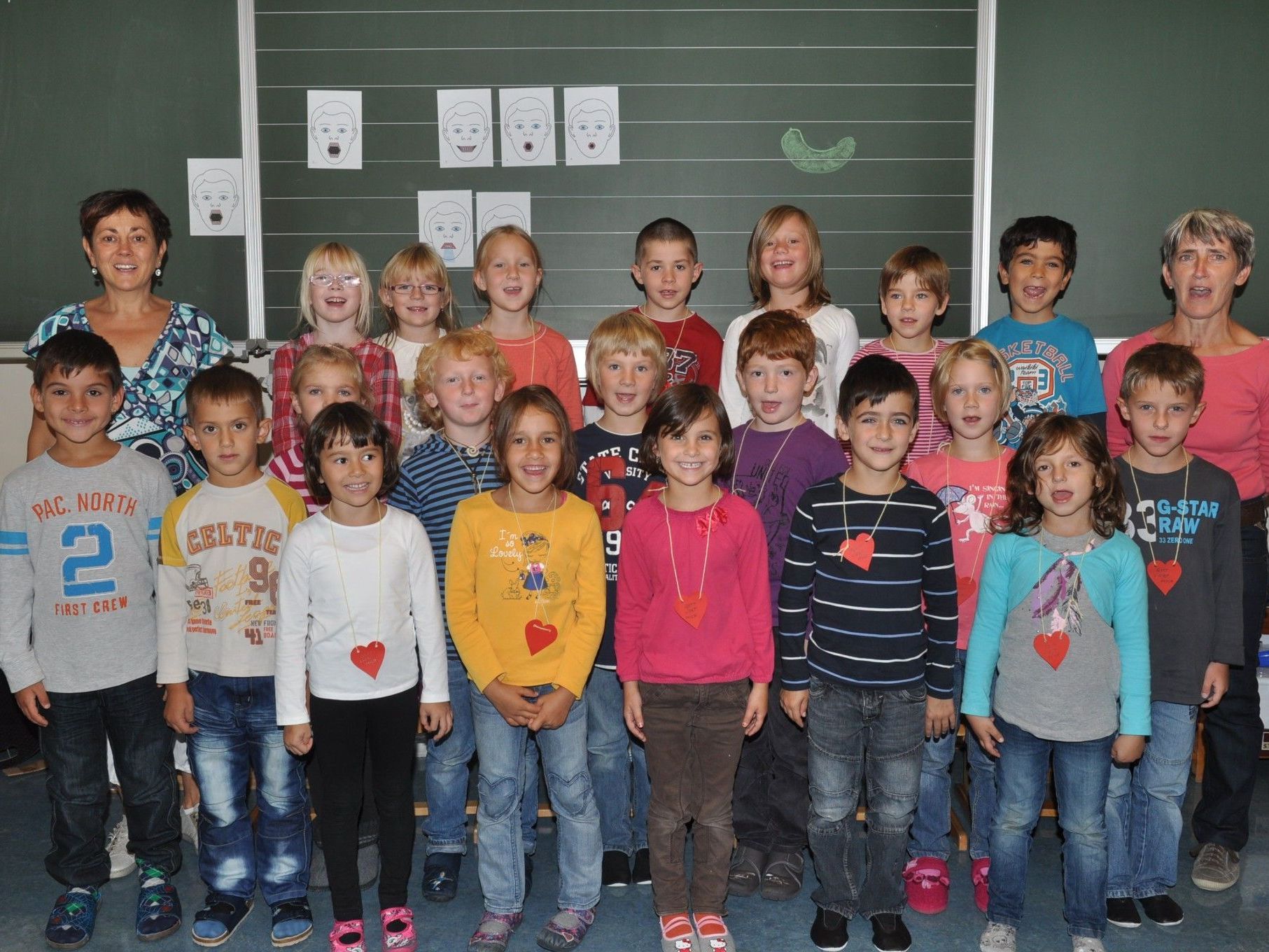 Die 1d Klasse wird von den Klassenlehrerinnen Monika Mätzler-Trauner und Dorothea Ebner-Müller als Ganztagesklasse geführt. Die 1d Klasse wird von den Klassenlehrerinnen Monika Mätzler-Trauner und Dorothea Ebner-Müller als Ganztagesklasse geführt.