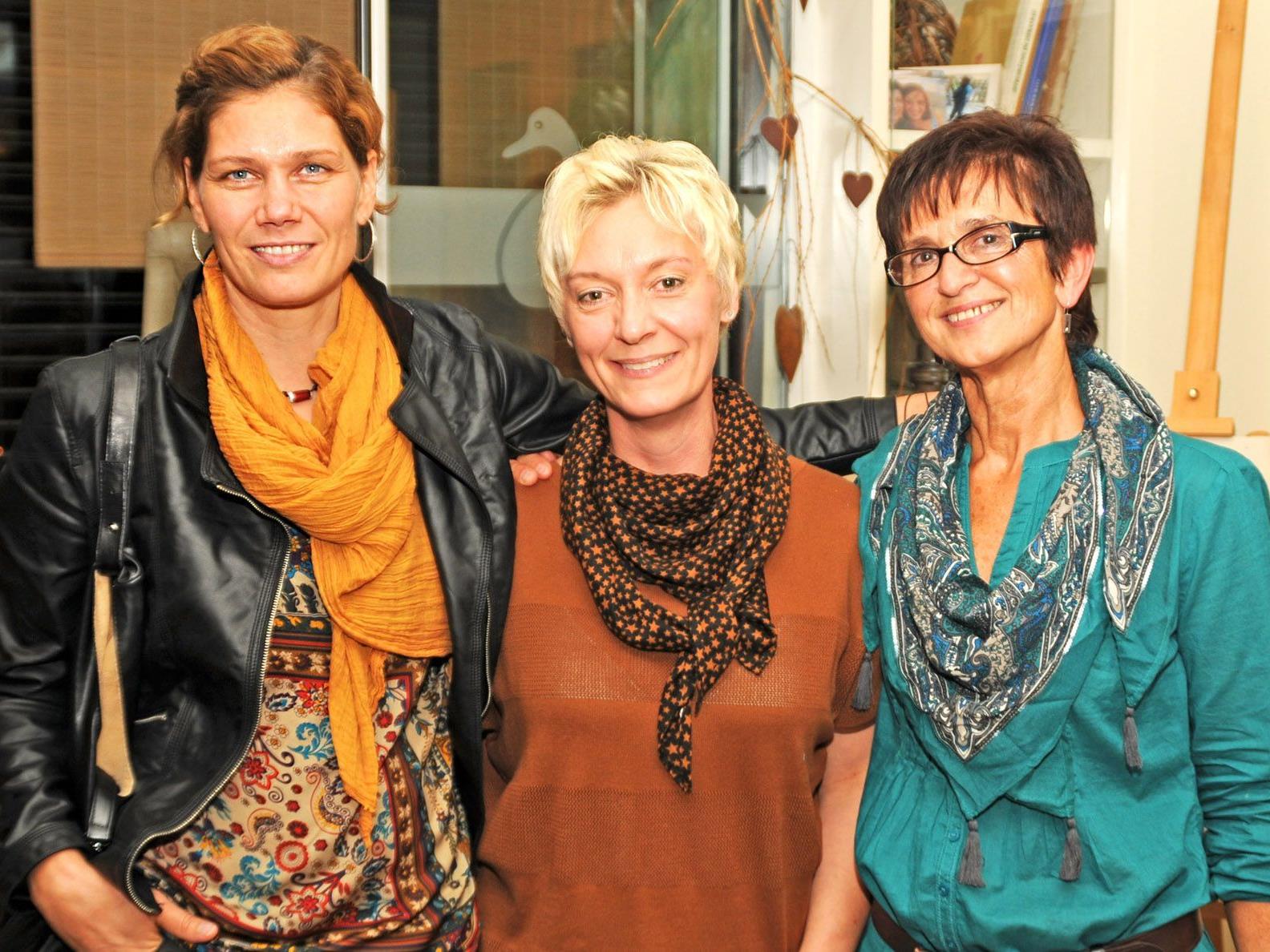 Ingrid Schneider, Heidi Blum und Ilga Fels stellen im Höchster „Schwanen" aus.