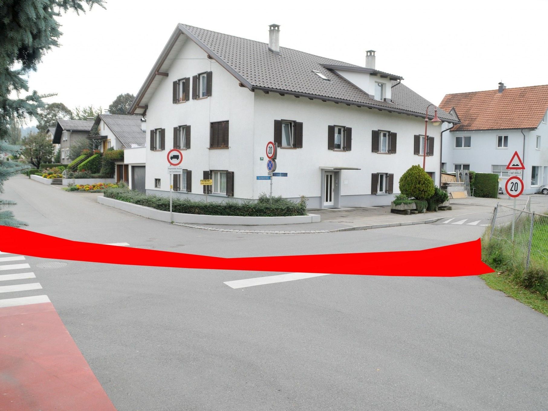 Eine Diagonalsperre (rot markiert) könnte den beliebten Schleichweg zur Schützenstraße absperren. Eine Diagonalsperre (rot markiert) könnte den beliebten Schleichweg zur Schützenstraße absperren.