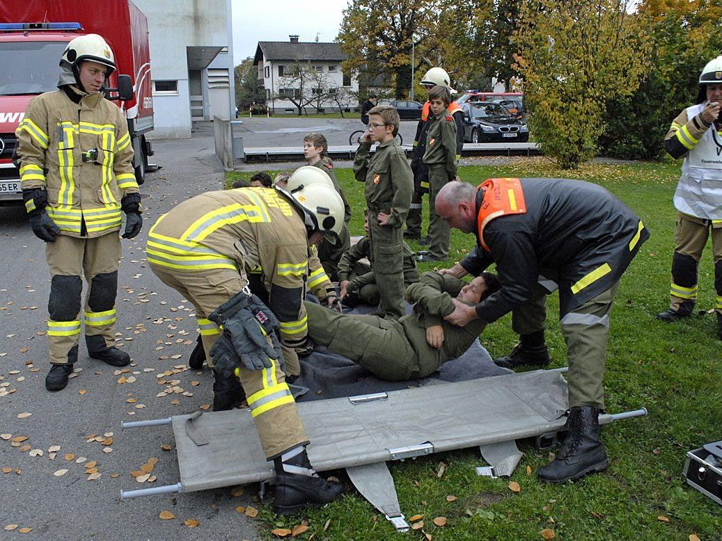 Am Verletztensammelplatz leistete die Feuerwehr Wolfurt unverzüglich Erste Hilfe.