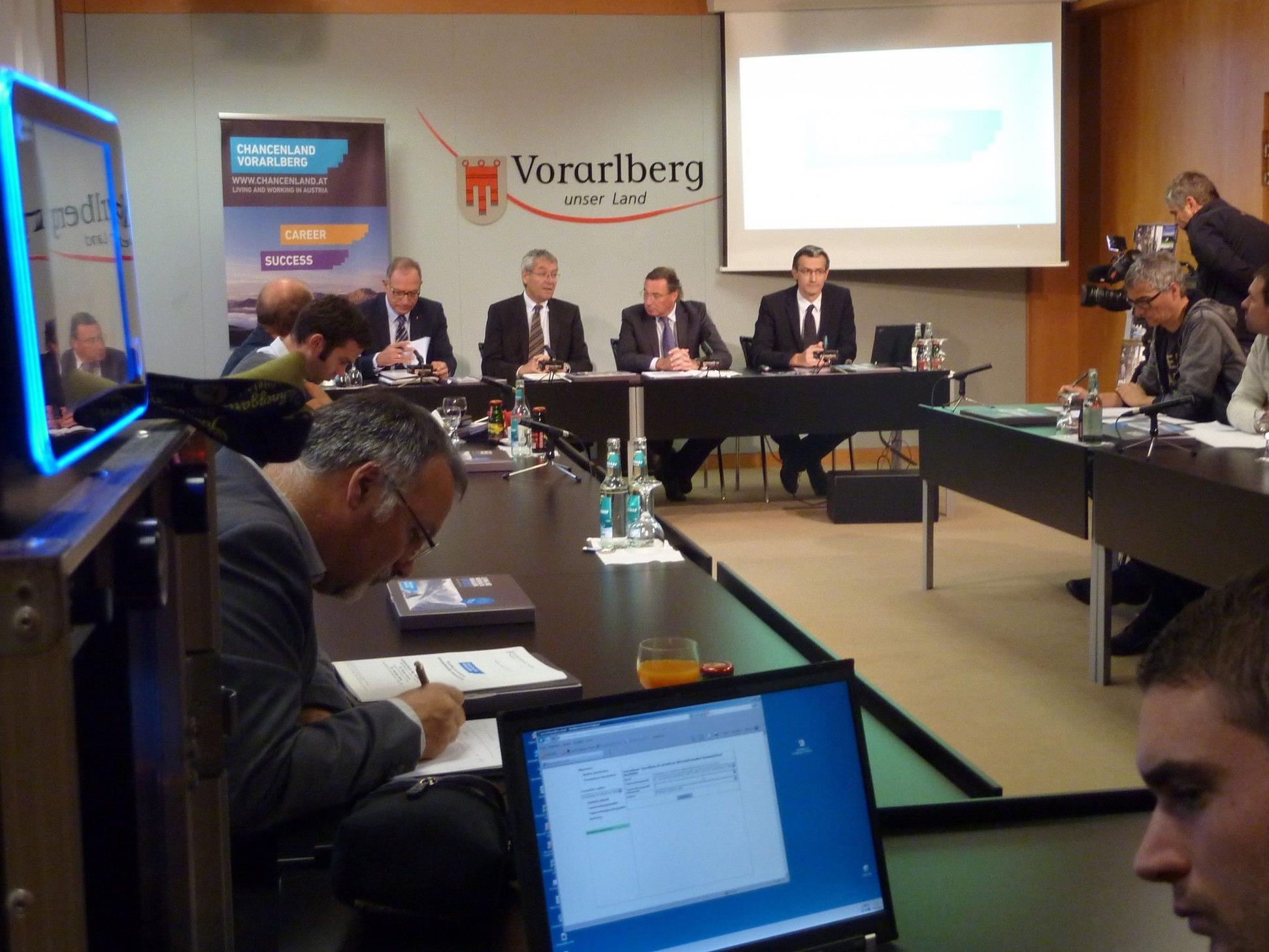 LSth. Rüdisser, WKV-Direktor Steurer und WISTO-Geschäftsführer Heinzl stellten die Initiative Chancenland Vorarlberg vor