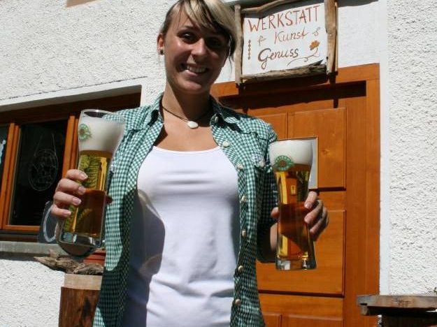 Silvia Brenner bietet im Alten Sennhus von Warth „Kunst & Genuss“. Silvia Brenner bietet im Alten Sennhus von Warth „Kunst & Genuss“.