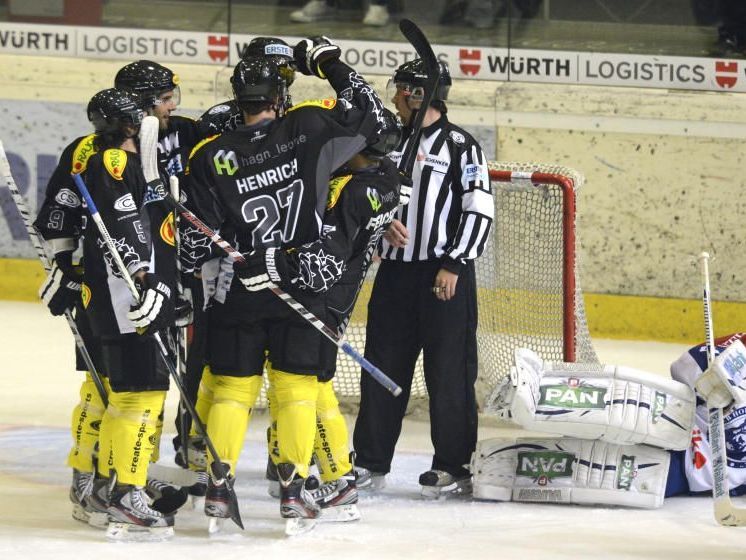 Der Dornbirner Eishockeyklub gastiert in Slowenien und Graz und will punkten. Der Dornbirner Eishockeyklub gastiert in Slowenien und Graz und will punkten.