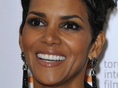 Halle Berry als heißestes Bond-Girl gewählt Halle Berry als heißestes Bond-Girl gewählt