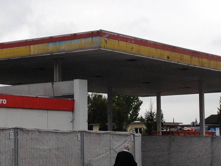 Die ehemalige Shell-Tankstelle in Feldkirch sorgt für Diskussionen.