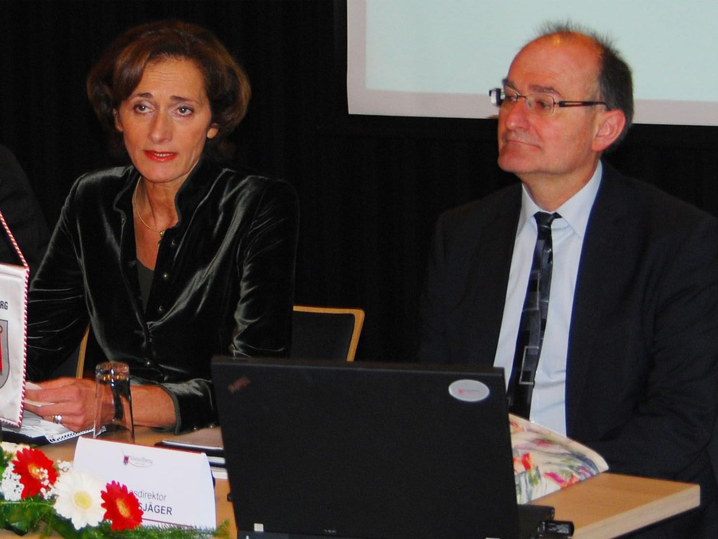 LT-Präsidentin Mennel und LT-Direktor Bußjäger, Leiter des Föderalismus Instituts Innsbruck.