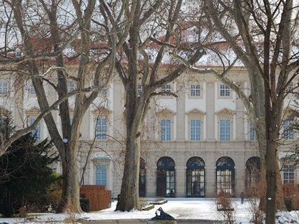 Ab dem 12. November hat die Eisstockbahn im Gartenpalais Liechtenstein geöffnet. Ab dem 12. November hat die Eisstockbahn im Gartenpalais Liechtenstein geöffnet.