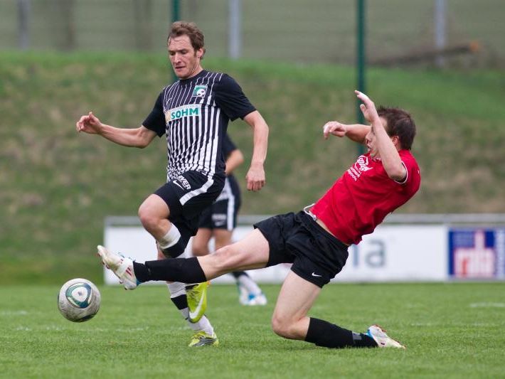 Schlins-Youngster Aleksandar Miletic lag fast eine Stunde lang verletzt auf dem Spielfeld.(Symbolbild)