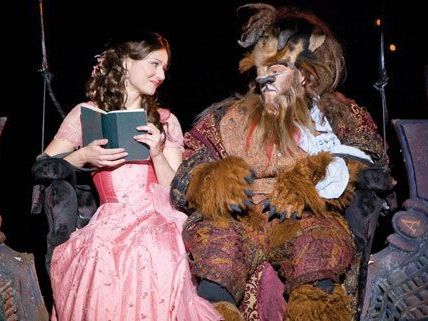 Die Disney-Geschichte "Die Schöne und das Biest" wird als Musical in der Stadthalle gezeigt. Die Disney-Geschichte "Die Schöne und das Biest" wird als Musical in der Stadthalle gezeigt.