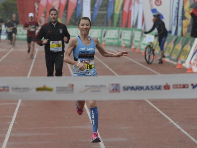 Laufwunder Sabine Reiner gewinnt nach dem Heim-Halbmarathon auch in Graz in souveräner Manier.