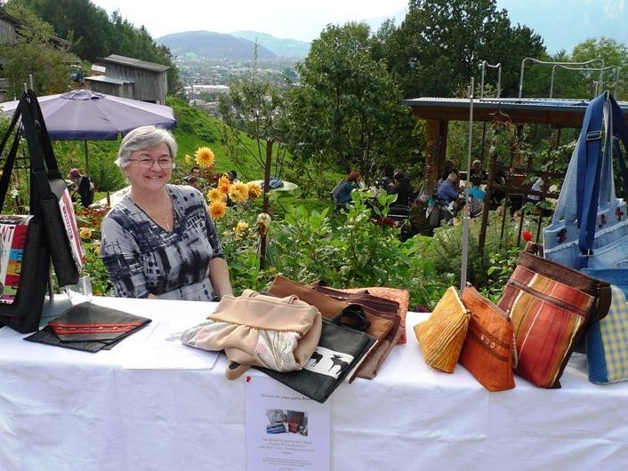 Hermi Plansky verkaufte auf dem Daliebismarkt selbstgefertigte Handtaschen für einen guten Zweck. Hermi Plansky verkaufte auf dem Daliebismarkt selbstgefertigte Handtaschen für einen guten Zweck.