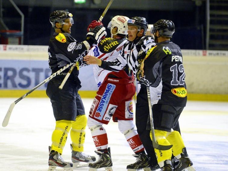 Harte Bandagen bekamen die Zuschauer im Messeeisstadion gegen den KAC zu sehen. Harte Bandagen bekamen die Zuschauer im Messeeisstadion gegen den KAC zu sehen.
