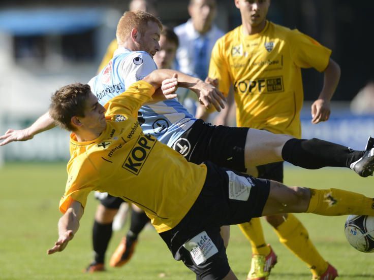 Kampf war Trumpf im Ländlederby Hard und Altach Amateure vor 500 Fans im Waldstadion. Kampf war Trumpf im Ländlederby Hard und Altach Amateure vor 500 Fans im Waldstadion.